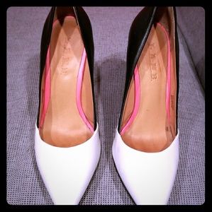 Two toned black and white LAMB pump